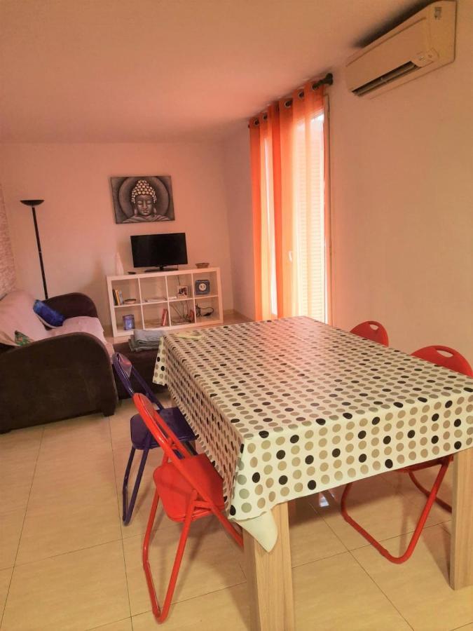 Besalut Apartment Luaran gambar