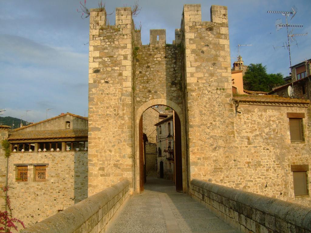 Besalut Apartment Luaran gambar